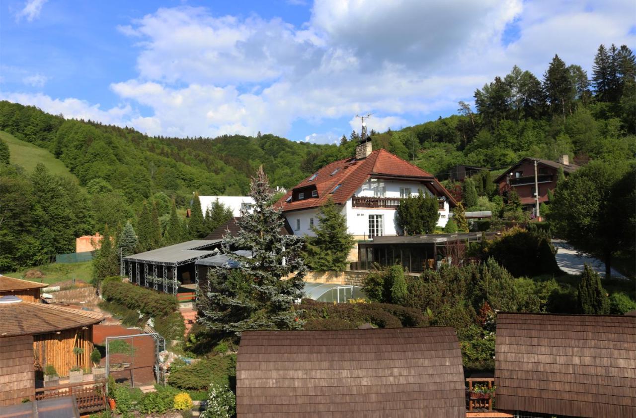 Penzion V Hluboke A Department Glamp Vsetín Dış mekan fotoğraf